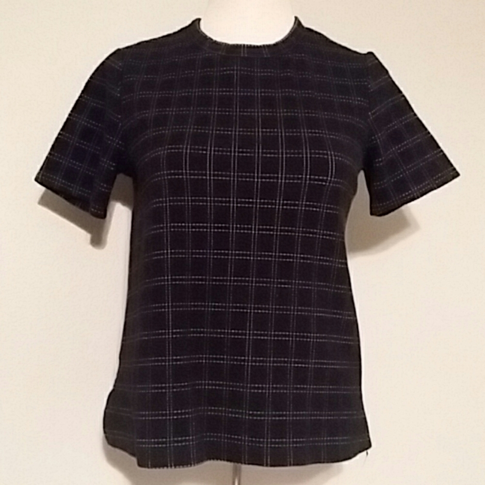 9-M15 S'CL black and white top.  Small